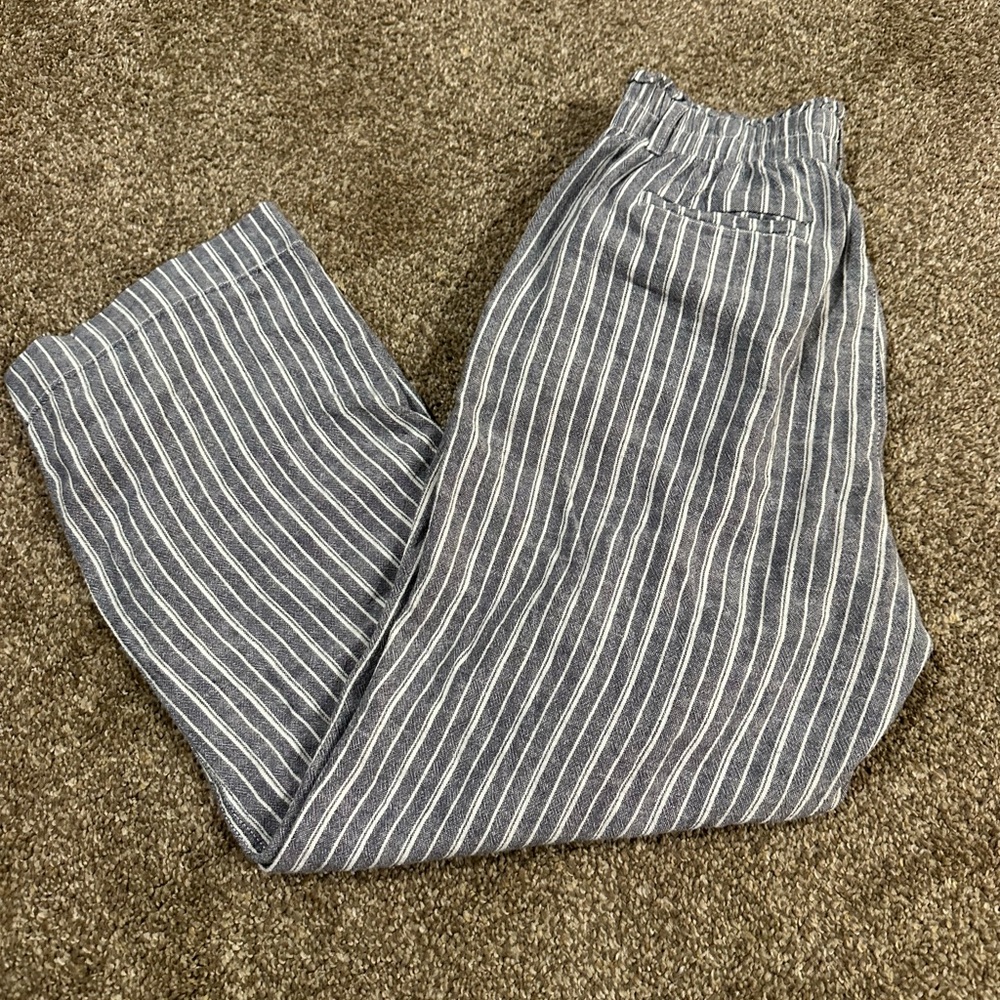 Briggs women’s size small Striped Gray and White cotton Pants
